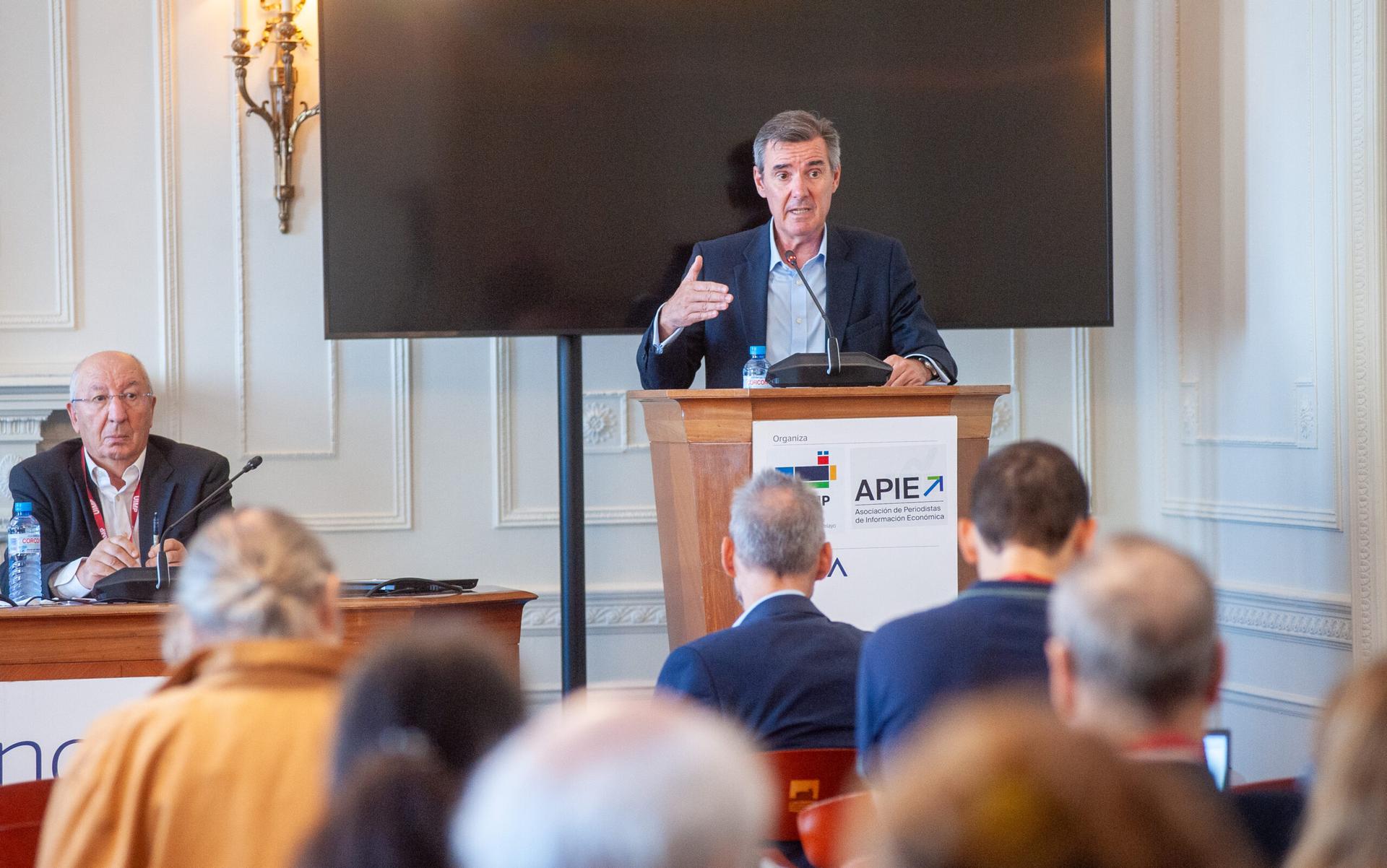 Carlos San Basilio presenta el informe anual en el Congreso 